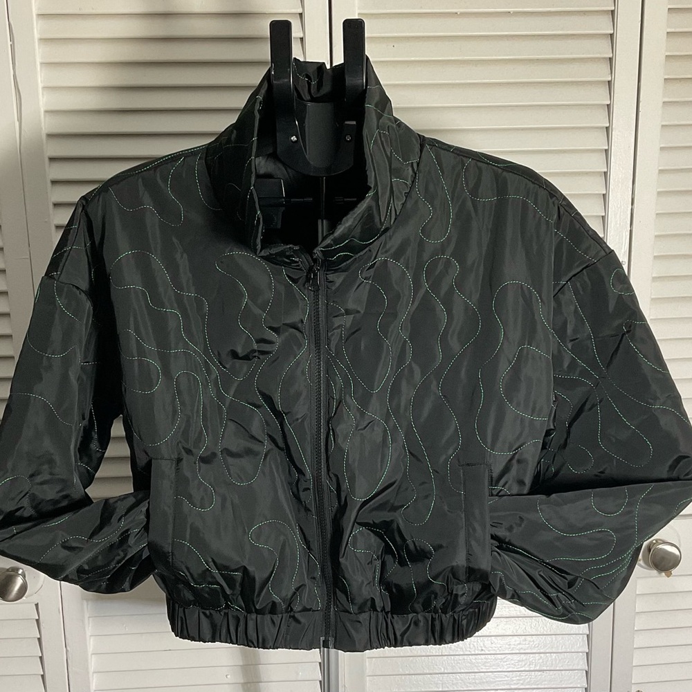 SHEIN Black Puffer Jacket with Subtle Stitching